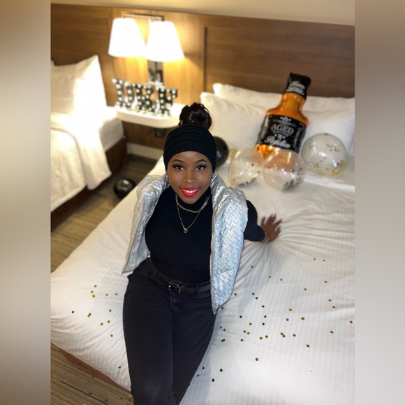 Large women’s silver puffer - Picture 7 of 10